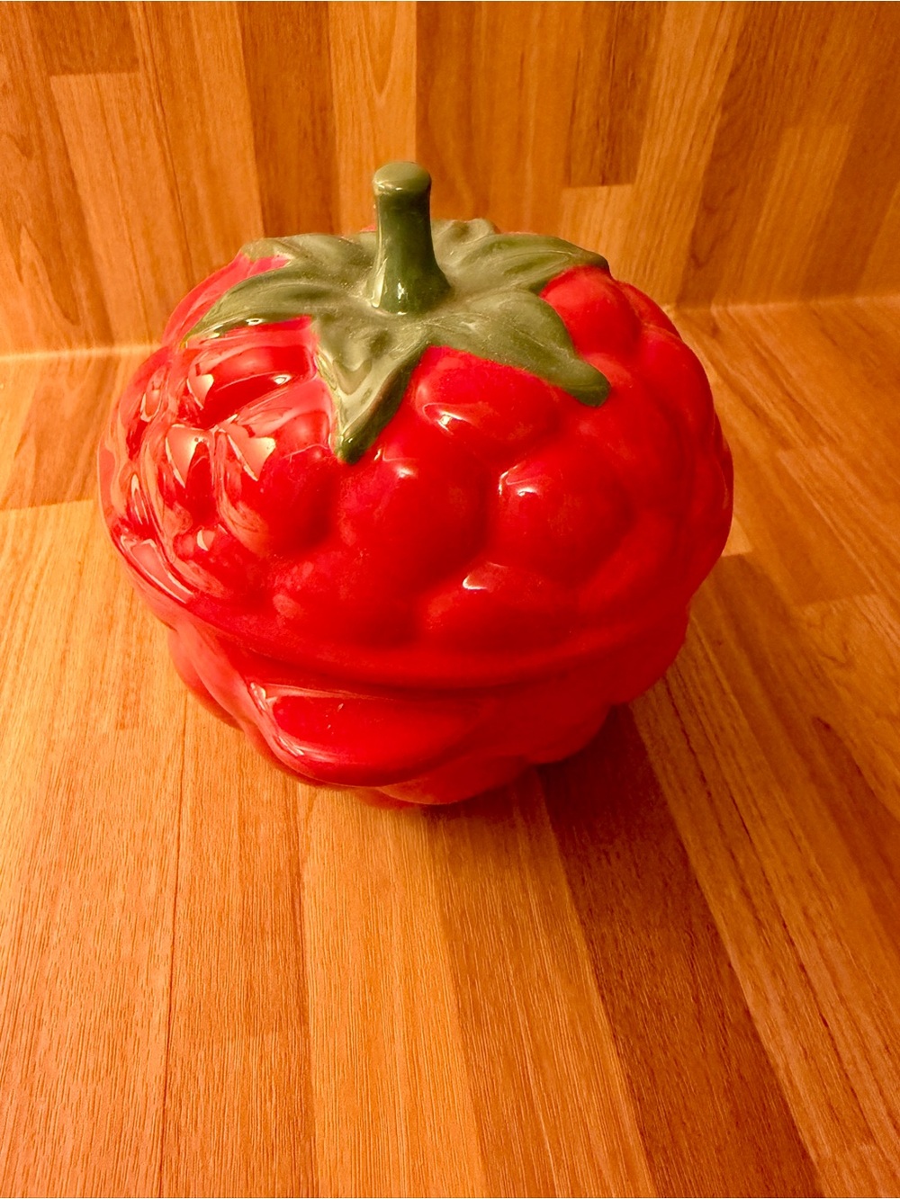 Le Creuset Raspberry Cocotte - Picture 2 of 3